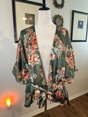 Sfera Femme Collection Floral Wrap Top